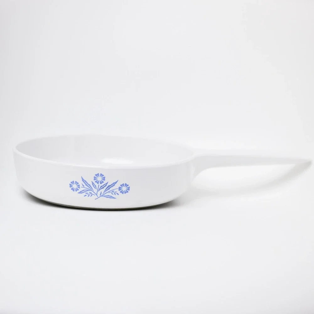 VTG Corning Ware Blue Cornflower Rangetoppers Skillet 8 1/2-B White Metal Bottom